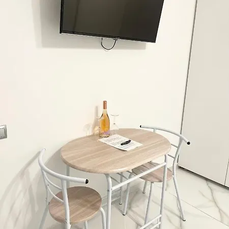 White 2 Apartment Bucharest