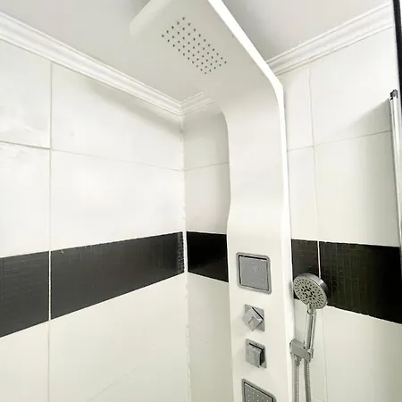 White 2 Apartment *
