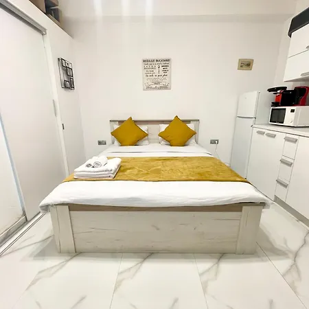 White 2 Apartment