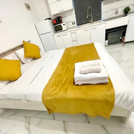 White 2 Apartment *